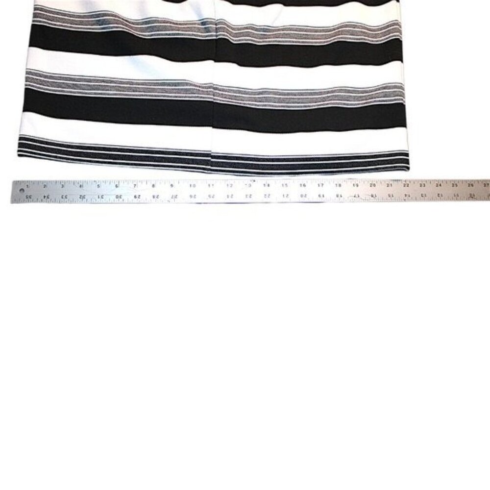 Roz & Ali Black & White Striped Pull-On Skirt Size 1X - Picture 7 of 8